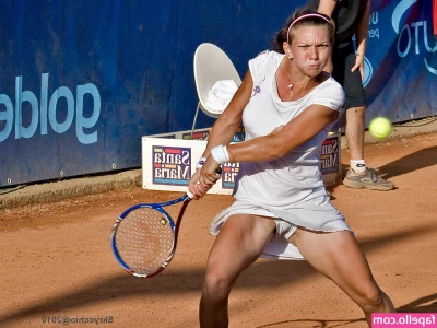 Simona Halep [ simona-halep ] - wanna see what is covered with some shades babe