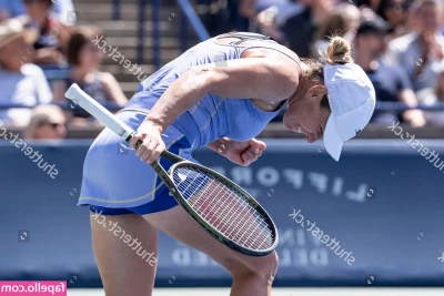 Simona Halep [ simona-halep ] - Bored and laying on the floor…wish I had someone to entertain