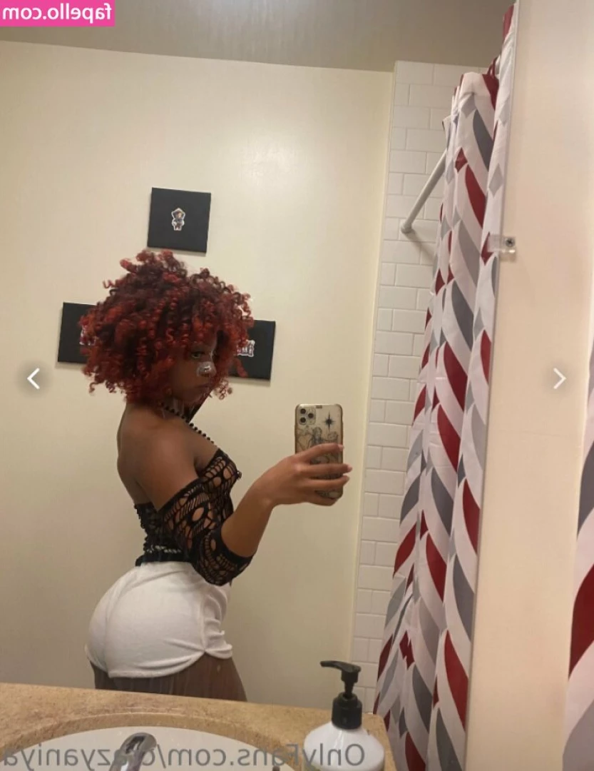 Crazyaniya - Ran into an admirer! He was sold bold and complimentary! The plans of