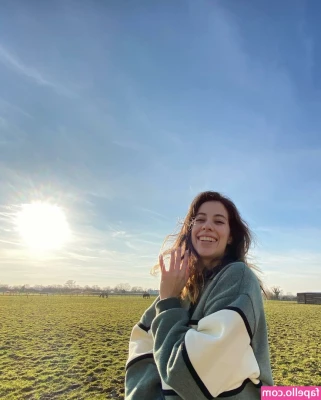 Anah Elisa [ anah-elisa ] - It s all about the nips