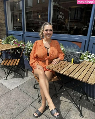 Nell H [ nell-h ] - wish i had someone to rub my entire body with lotion