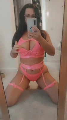 ell_fitnessandfun [ ell-fitnessandfun ] - I crave being your goodest bad girl 😈.. (or maybe your baddest