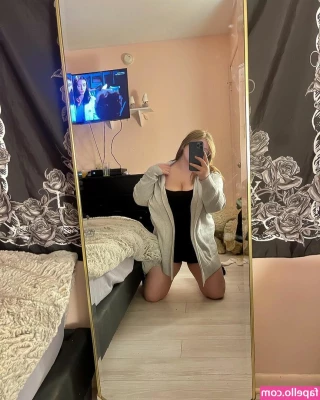 Emaliehall - hello loves