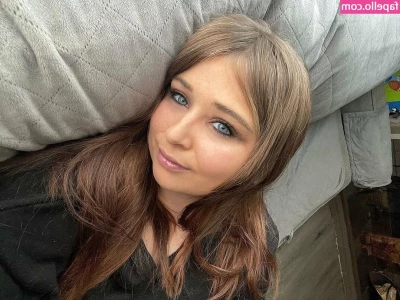 Emaliehall - My sexy Latina friend called me over to give her a massage - I think