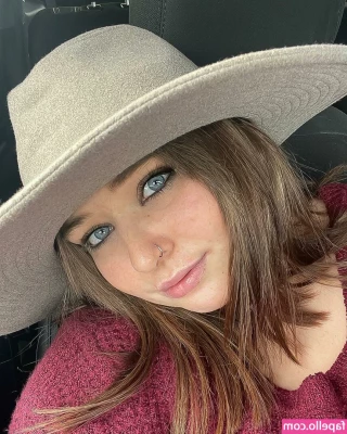 Emaliehall - MORE THROWBACKS BABY  will be back to normal content this week now
