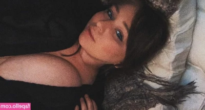 Emaliehall - Who else is missing the sun right now