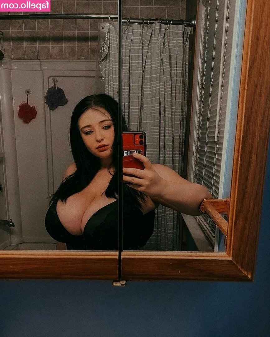 Emaliehall - Wanna help me wash my boobs? 🫧