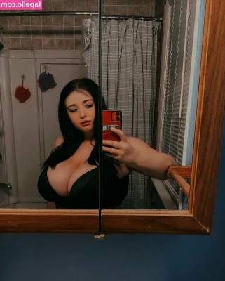 Emaliehall - Wanna help me wash my boobs? 🫧