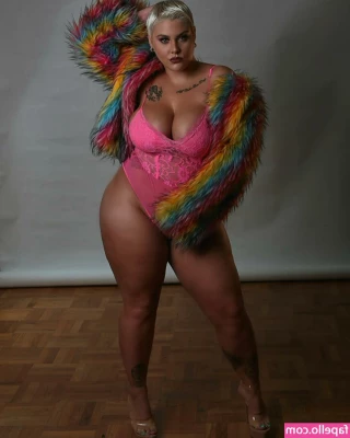 Peaches - Heyy  dacă vrei să vezi mai mult hai pe pagina mea     Eii  Si