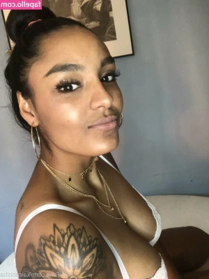Bad Girl Kaira [ bad-girl-kaira ] - Legs for days