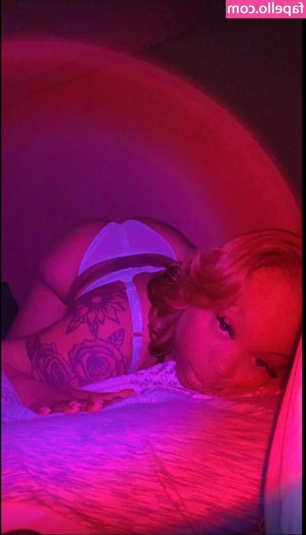 Dee Dee Davis [ dee-dee-davis ] - fucking my ass with dirty talk  I use my glass dildo on my tight