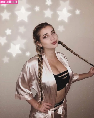 Alex B [ alex-b ] - Princess Leia photo shoot on green screen