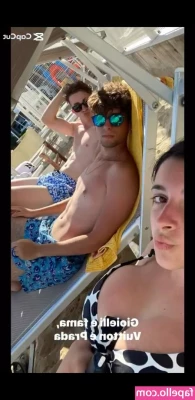Vittoria Rubeo [ vittoria-rubeo ] - WHO LET THE CATS OUT? WHO WHO? 🤣🤣🤣