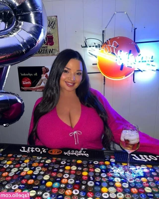 Jenn M [ jenn-m ] - Check your messages 🤭