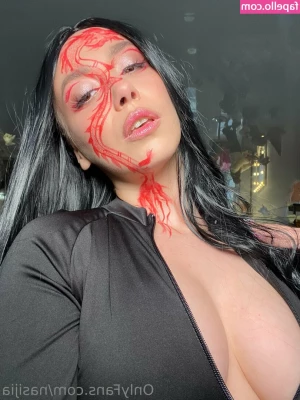 Nasijia - Been looking at cocks on my phone and imaging being creampied