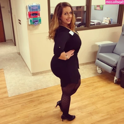 Thickitalianmami - "El control es mío, el placer es tuyo."