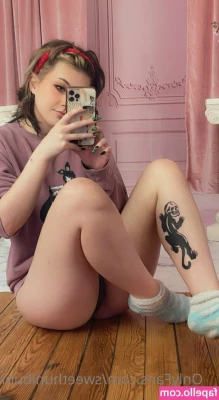 xo_lilhuni_xo [ xo-lilhuni-xo ] - If any of you are interested in any merch  stickers  etc  don t part 1