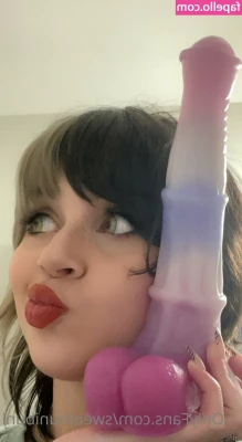 xo_lilhuni_xo [ xo-lilhuni-xo ] - New video   Just using my favourite vibrator on my pussy    Top