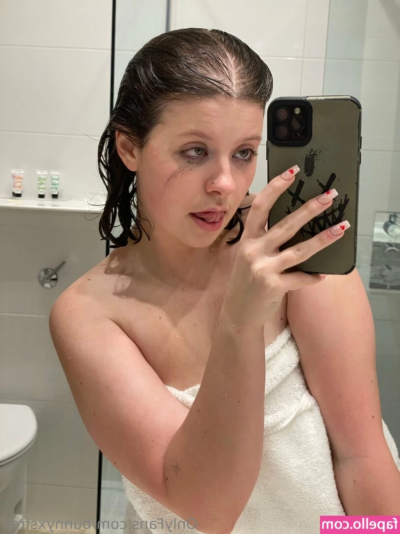 bunnyxsfree - Hey, it's a new big clit video clip for you guys! This is about 1/3