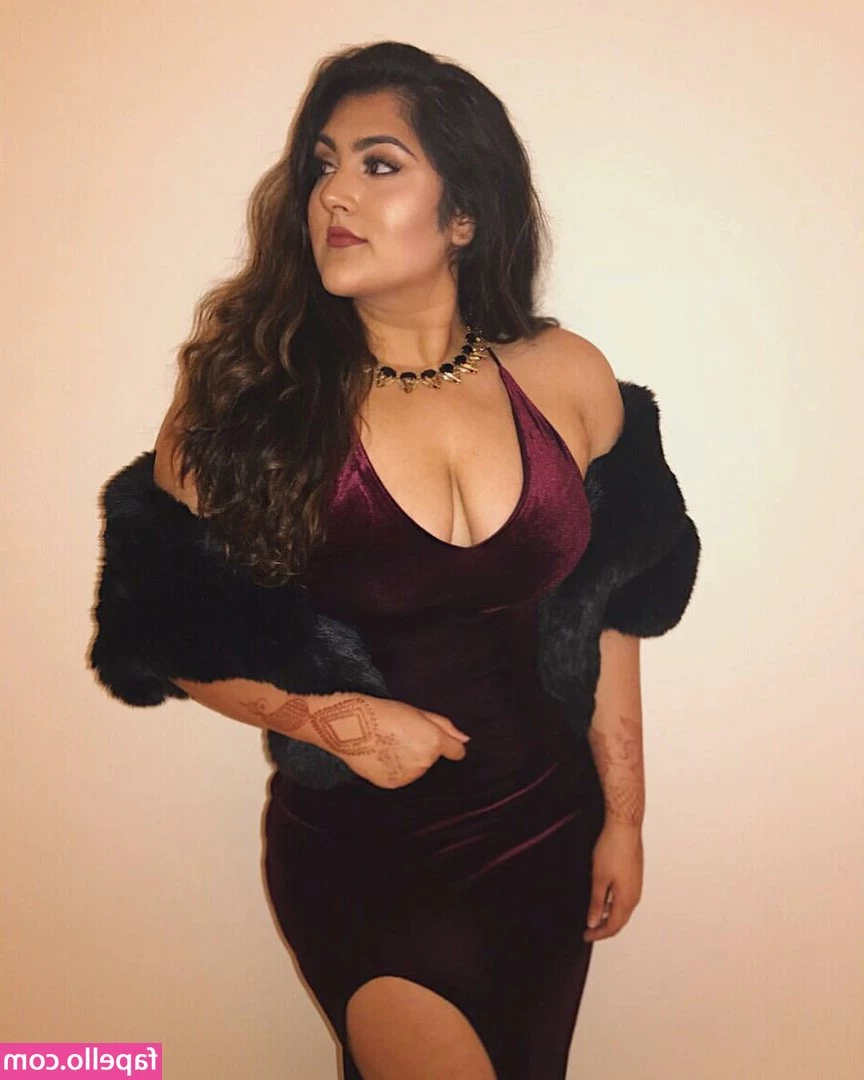 Sanjana - Ready to go out to the beach  someone who wants to apply my tanner  I
