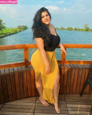Sanjana - anyone like to smell shoes