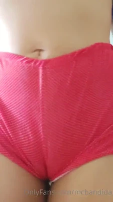 Mc Bandidaficial [ mc-bandidaficial ] - Me trying to take pictures of my booty in this outfit 😃