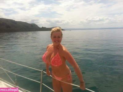 Kirsty Eccleston [ kirsty-eccleston ] - Booooooooobs