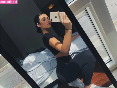 Kylie Manue [ kylie-manue ] - My face when I see your hard cock 💦👅