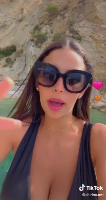 Chirine Sabaiti [ chirine-sabaiti ] - Who s going to treat me to a hot tub getaway