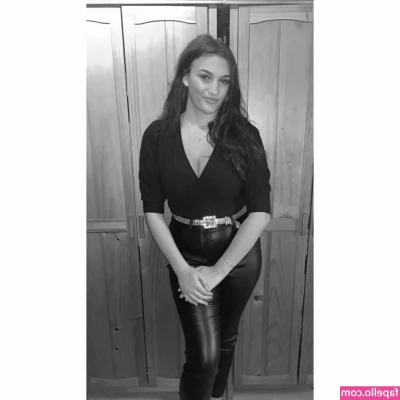 Chloe-Ann Whitham [ chloe-ann-whitham ] - I miss motorboating @shyphoebe 🤤🍈🍈