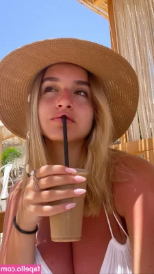 Noa Perets [ noa-perets ] - Its getting a little Hot in this office 🥵🥵🥵