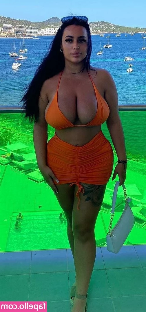 Brooke Harman [ brooke-harman ] - Love the sun shining on my ass and pussy 🤤
