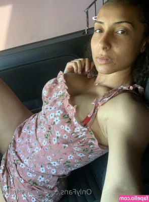 QueenSoTrill [ queensotrill-1 ] - Booty and soles photographed by Pedsrmeds