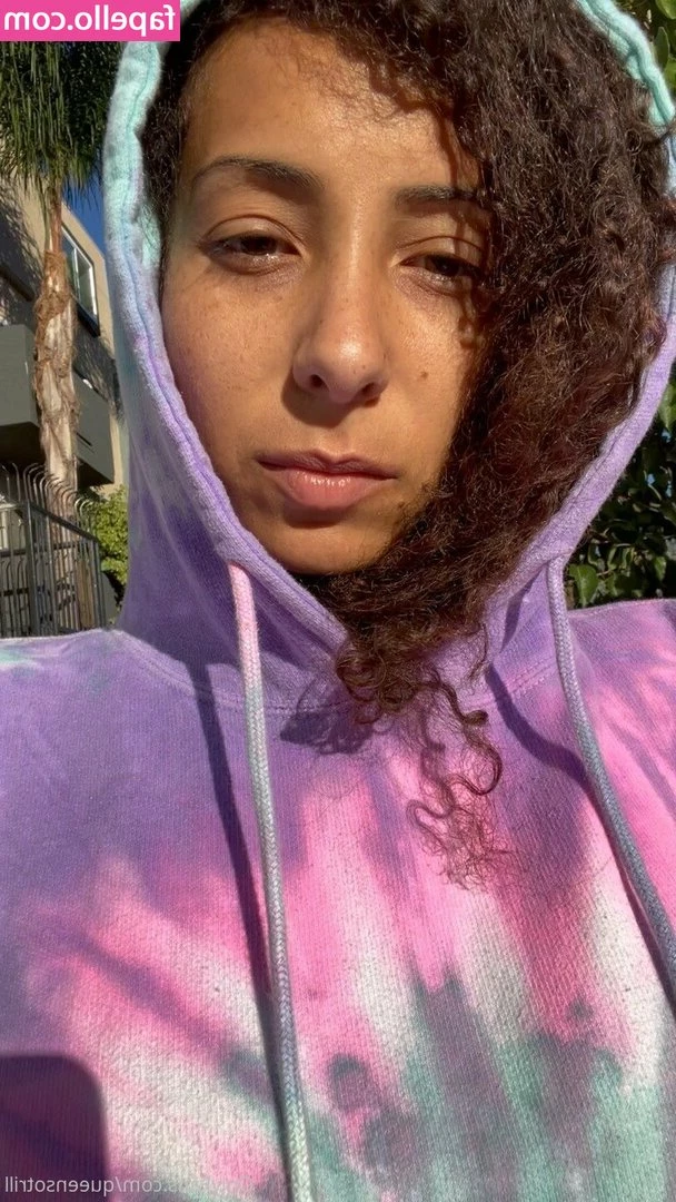 QueenSoTrill [ queensotrill-1 ] - Would you give me a big load and glaze my big tits all over
