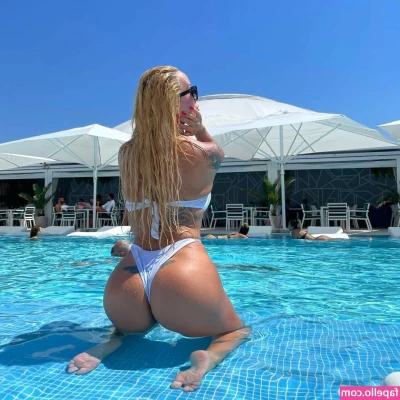 Simona Trasca [ simona-trasca ] - i let my panties on so you can take them off papi 😏