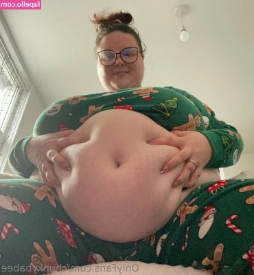 chunkybabee - elf strip tease    I take all of my clothes off seductively 