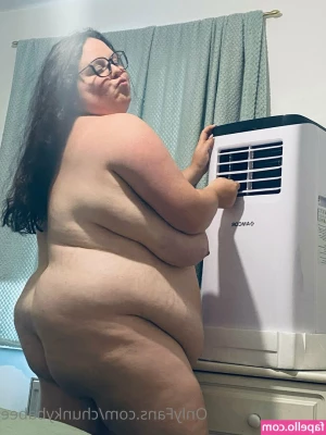 chunkybabee - Gapped Open Pussy Beat Down