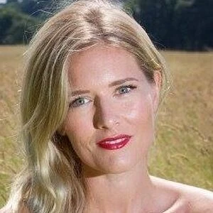 Amy De Bhrún