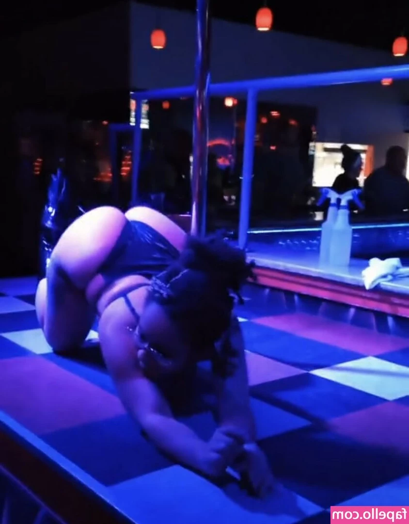 lmuertos - Stretching that pussy