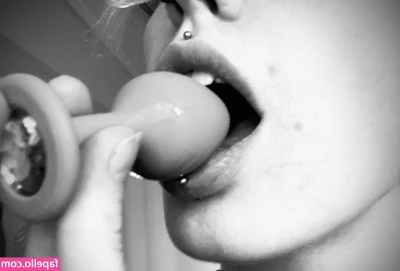 Echo Voxx [ echo-voxx ] - Bite my peach