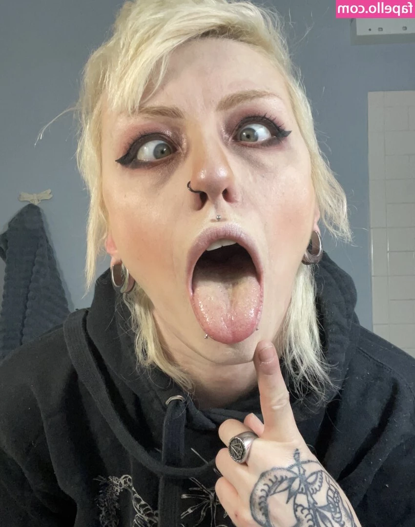 Echo Voxx [ echo-voxx ] - Such a good day to fuck it all💦