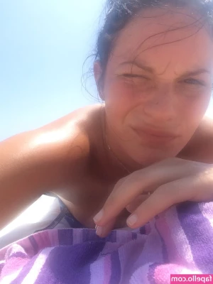 Shayna Foappiano [ shayna-foappiano ] - Sunset, Sea and Me! Or if you like Heat, Wetness and Extreme flowing