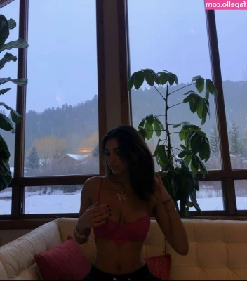 Tina Tonkin [ tina-tonkin ] - Ass! Ass! Ass! Cum watch ur naughty kitten play with cute glass