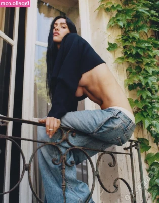 Amelia Gray Hamlin [ amelia-gray-hamlin-1 ] - show off abs to mountains🙂