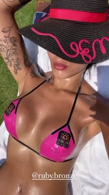Karine Siqueira [ karine-siqueira ] - Video coming soon of hot sex and daddy cumming on me