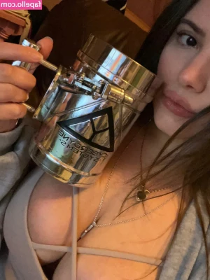 vanessinator - I want to fuck your face and tell you, you’re beautiful. 😈