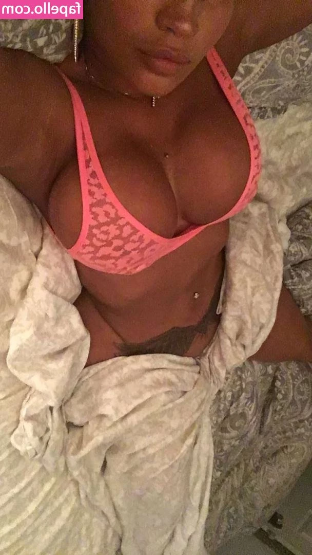 Jcakesbx - Do you like me wearing white stockings or black stockings?😉🔥