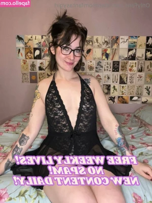 stepmomfantasygirl - Did you know as a VIP you get 1 2 Priced Custom Videos