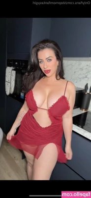 stepmomfantasygirl - Who wants to buy my weed for me  Ya girl wants to smoke