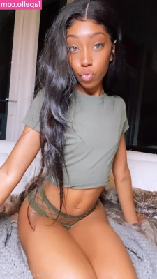 aliyahdenae - play with my titties 🍒🍒
